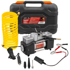 Компрессор автомобильный поршневой двухцилиндровый с аналоговым манометром и встроенным фонарем (12В, 20А, 65л/мин, 7бар) в пласт.кейсе JBC-2014360